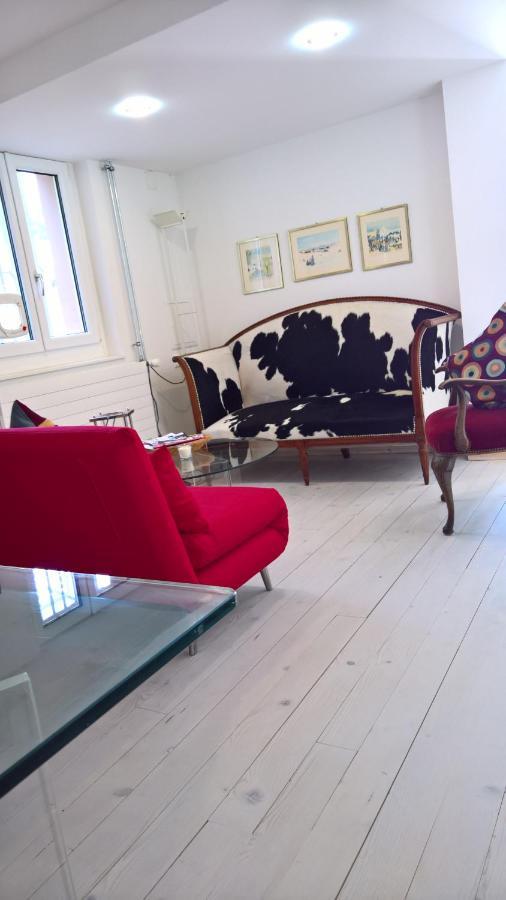 Swiss Borzoi House Bed & Breakfast Vully-les-Lacs Eksteriør bilde