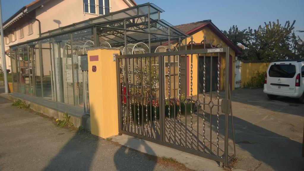 Swiss Borzoi House Bed & Breakfast Vully-les-Lacs Eksteriør bilde